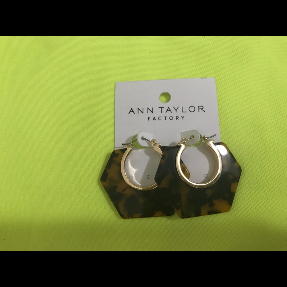 - Ann Taylor Faux Tortoise Hoop Earrings x Pierced